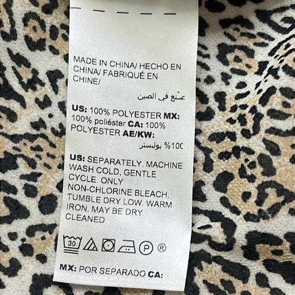 Chico's cheetah print flowy lightweight button down long sleeve Blouse,size 8/10 - Picture 8 of 15